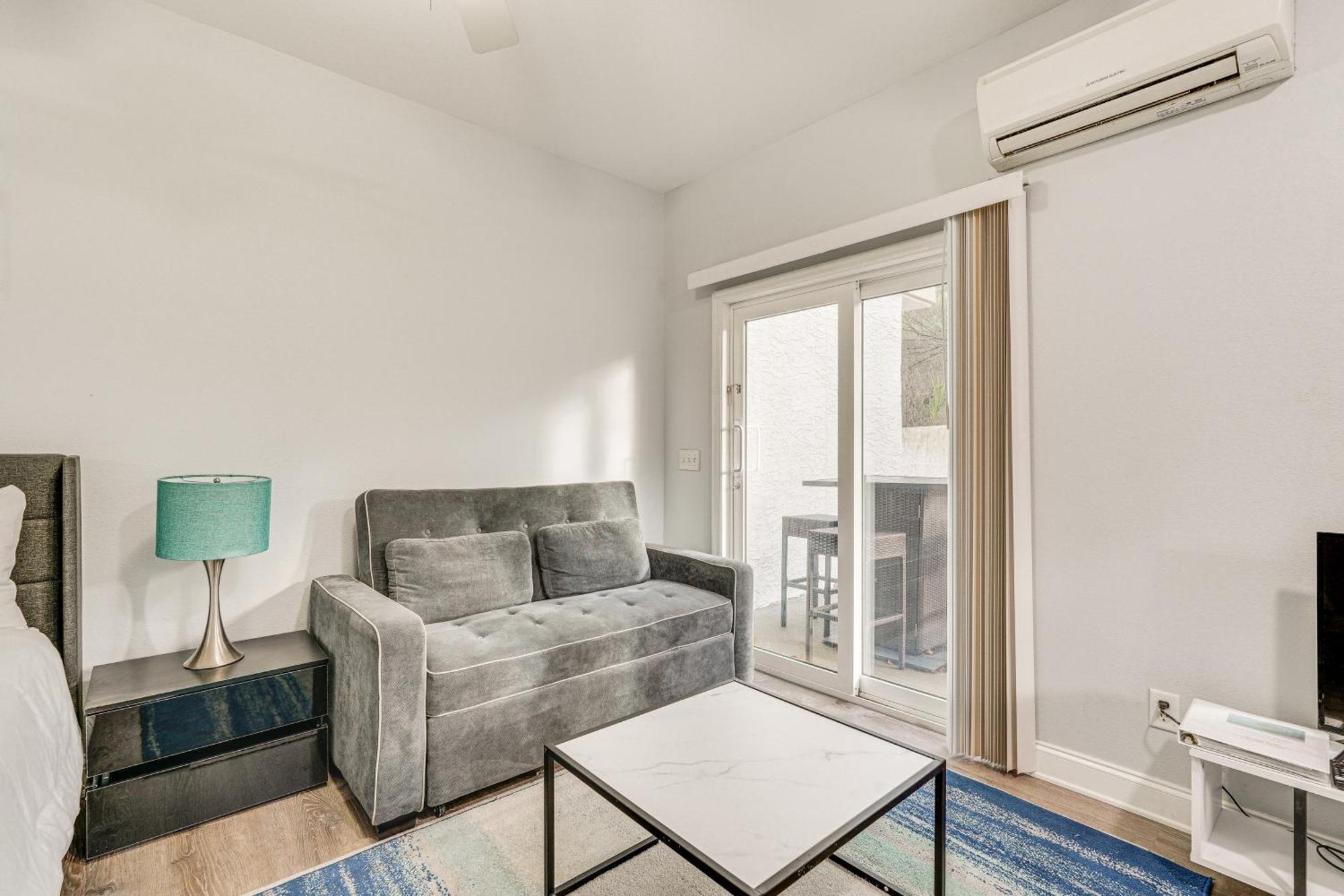 Apartment Sunny Pcb Studio, 2 Min Walk To Laguna Beach!