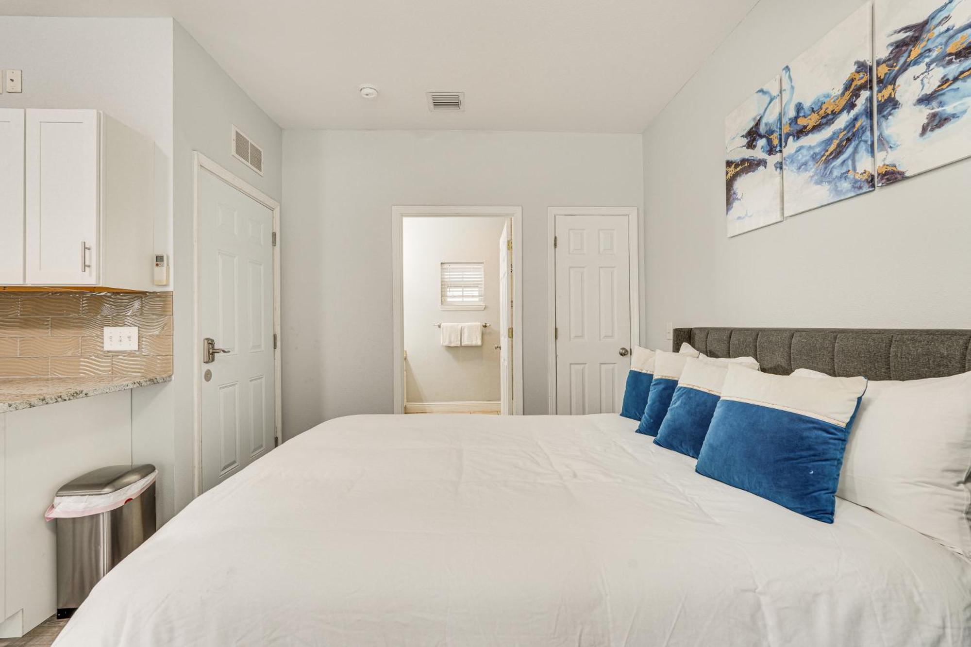 Apartment Sunny Pcb Studio, 2 Min Walk To Laguna Beach! *